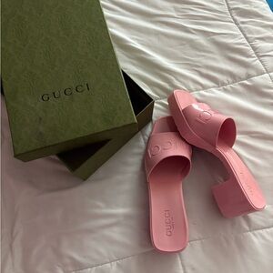 Gucci Pink Sandals Chic and Comfortable